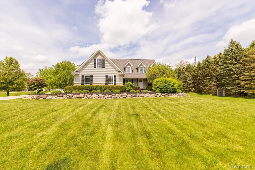 12621 Golden Oaks Drive Hartland Township MI 48380