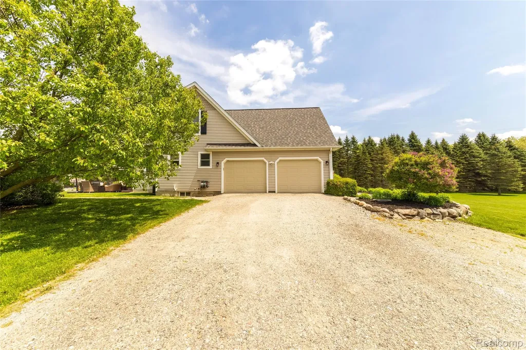 12621 Golden Oaks Drive Hartland Township MI 48380