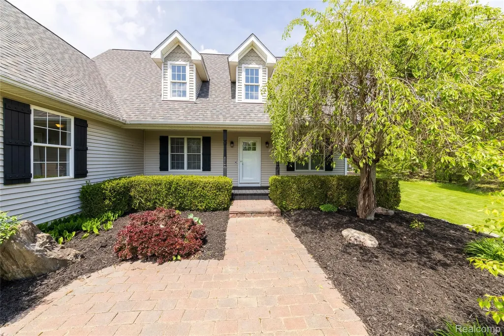 12621 Golden Oaks Drive Hartland Township MI 48380