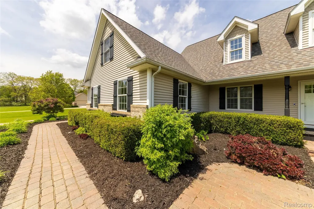 12621 Golden Oaks Drive Hartland Township MI 48380