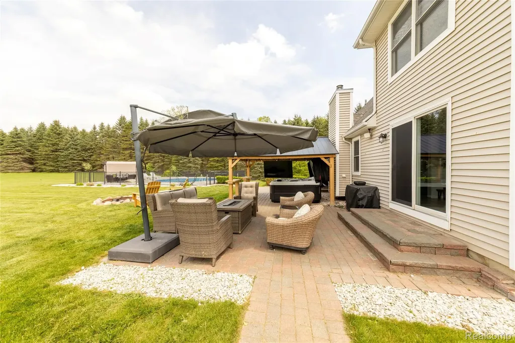 12621 Golden Oaks Drive Hartland Township MI 48380