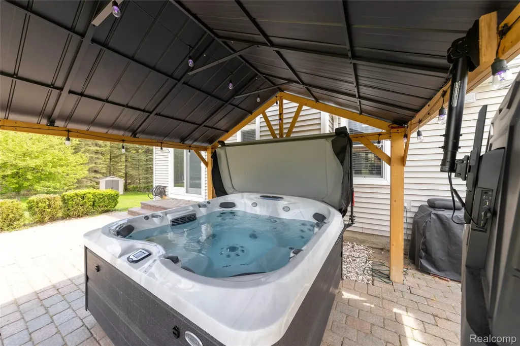 12621 Golden Oaks Drive Hartland Township MI 48380