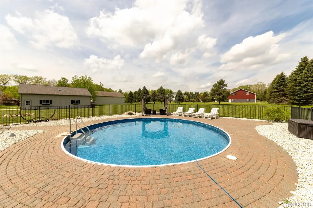 12621 Golden Oaks Drive Hartland Township MI 48380