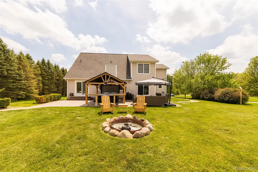 12621 Golden Oaks Drive Hartland Township MI 48380