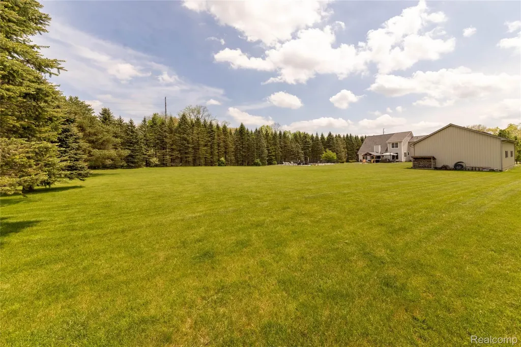 12621 Golden Oaks Drive Hartland Township MI 48380
