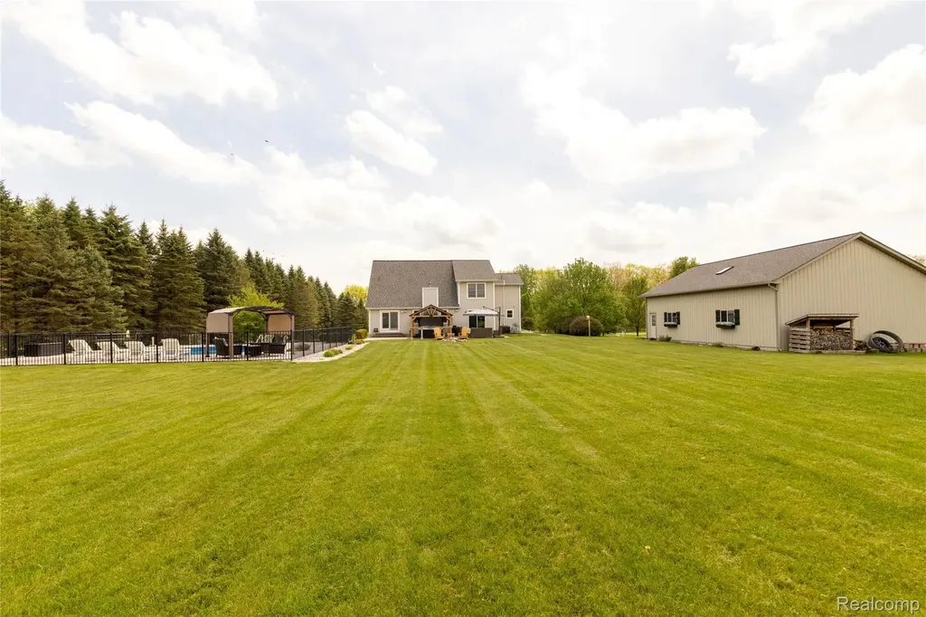 12621 Golden Oaks Drive Hartland Township MI 48380