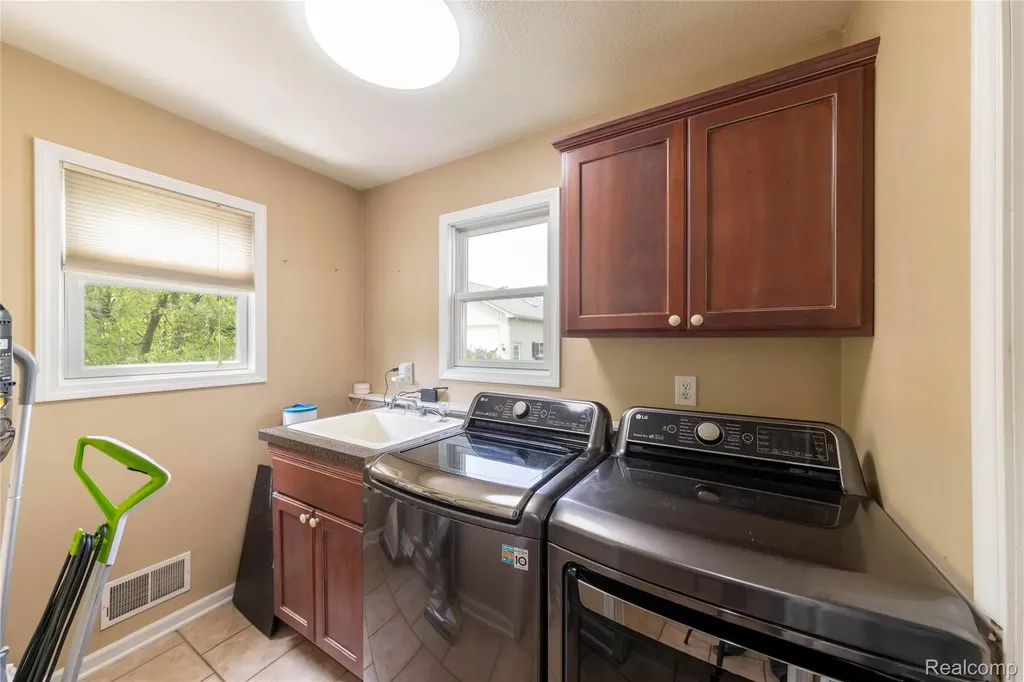 12621 Golden Oaks Drive Hartland Township MI 48380