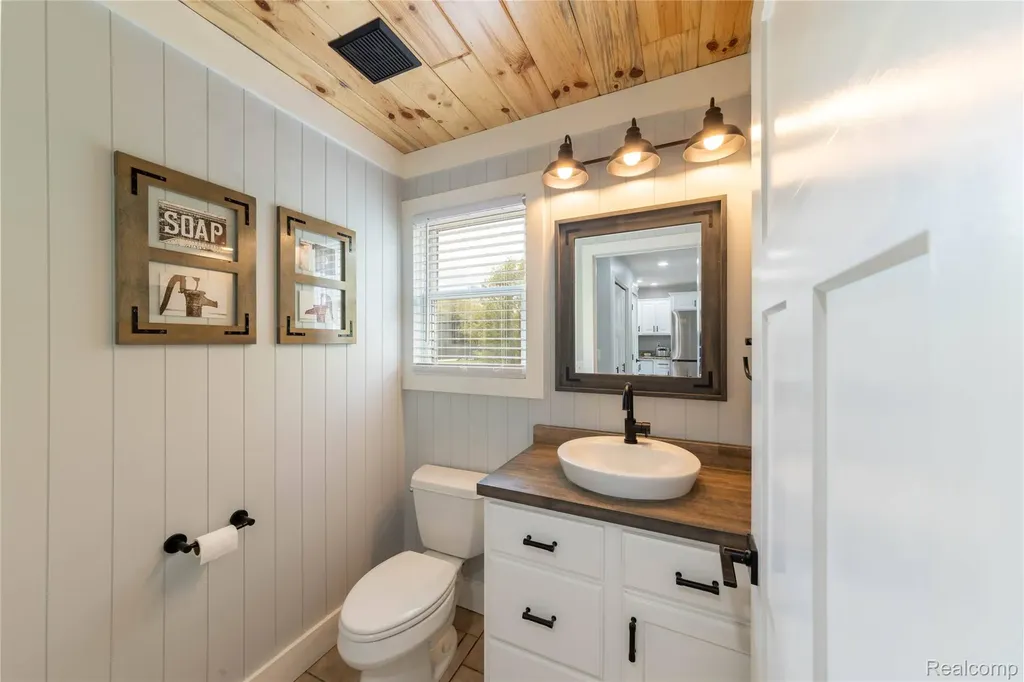 12621 Golden Oaks Drive Hartland Township MI 48380