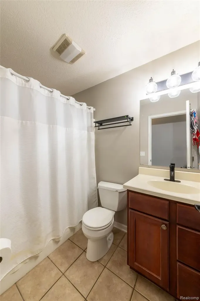12621 Golden Oaks Drive Hartland Township MI 48380