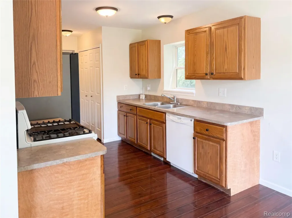 42724 N Walnut Street Clinton Charter Township MI 48036