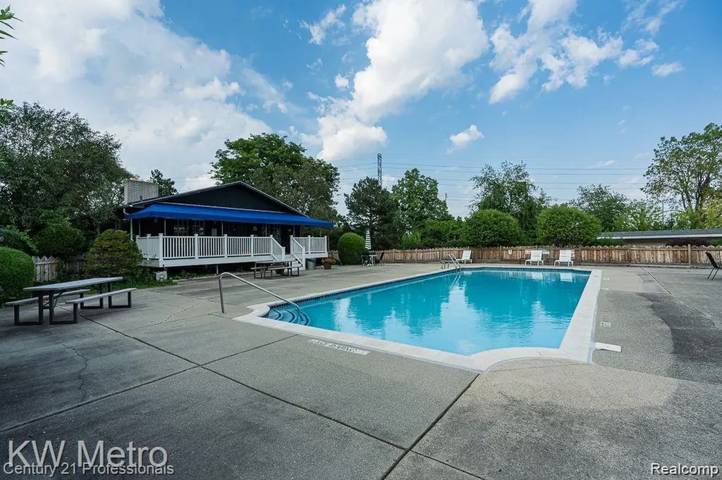 2471 Mulberry Square Bloomfield Hills City MI 48302