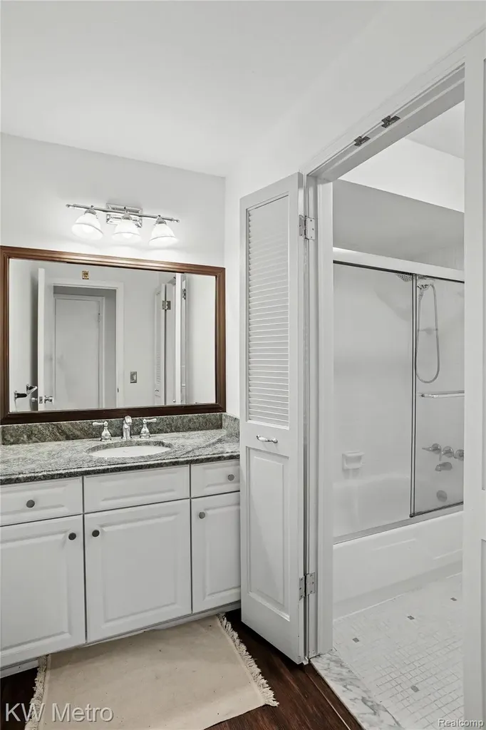 2471 Mulberry Square Bloomfield Hills City MI 48302