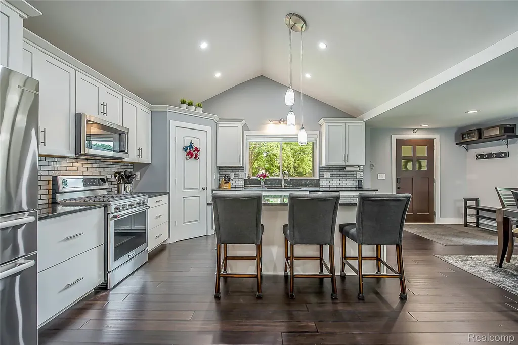9137 Maltby Road Green Oak Township MI 48116