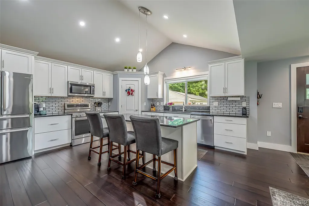 9137 Maltby Road Green Oak Township MI 48116