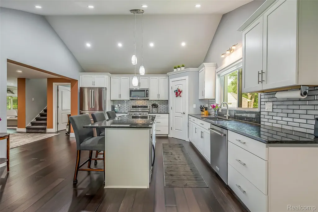 9137 Maltby Road Green Oak Township MI 48116