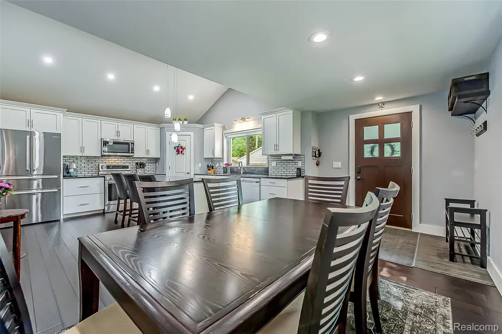 9137 Maltby Road Green Oak Township MI 48116