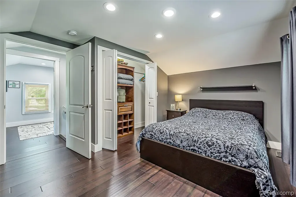 9137 Maltby Road Green Oak Township MI 48116