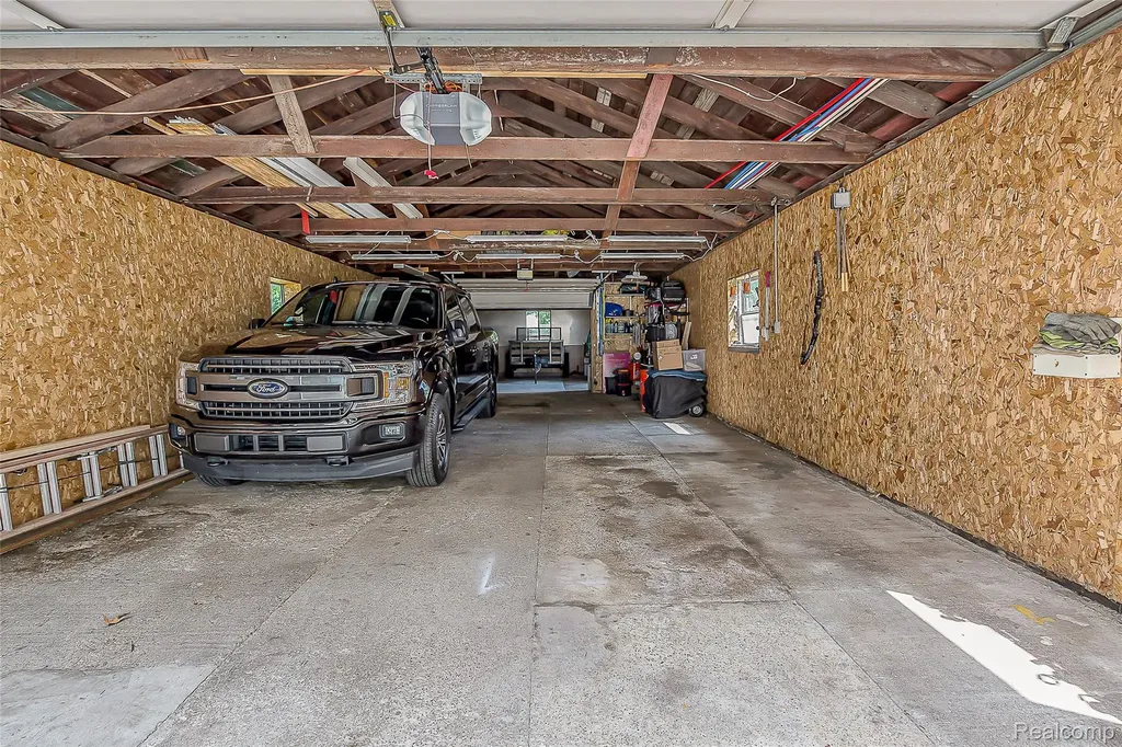 9137 Maltby Road Green Oak Township MI 48116