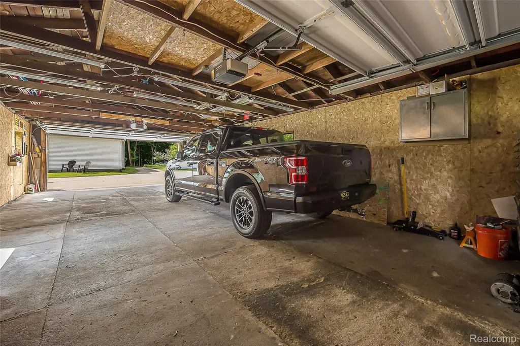 9137 Maltby Road Green Oak Township MI 48116