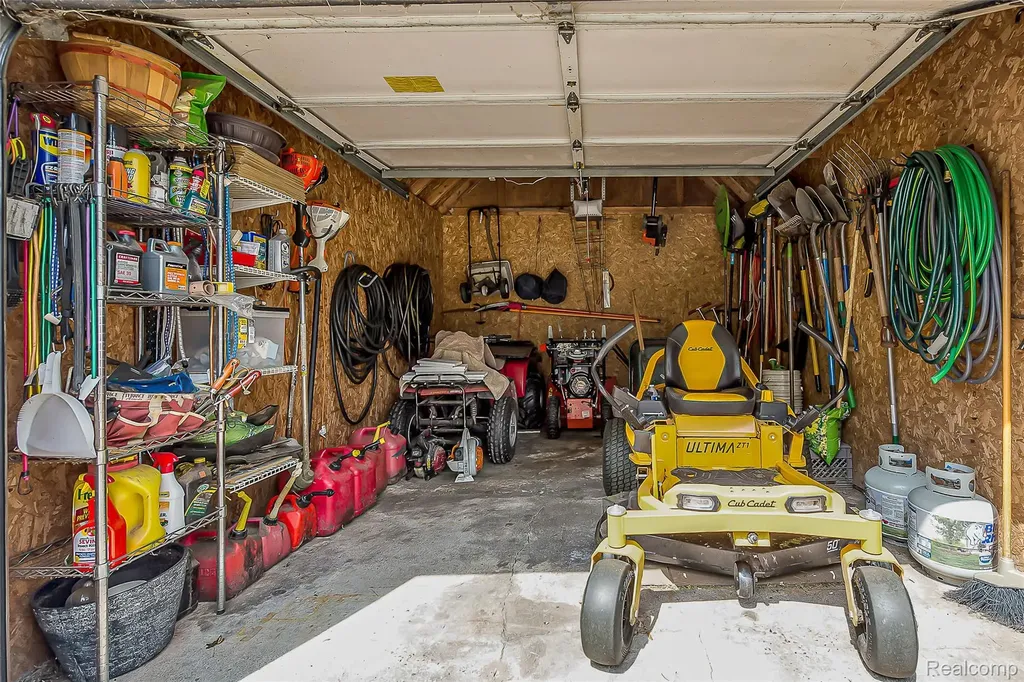 9137 Maltby Road Green Oak Township MI 48116