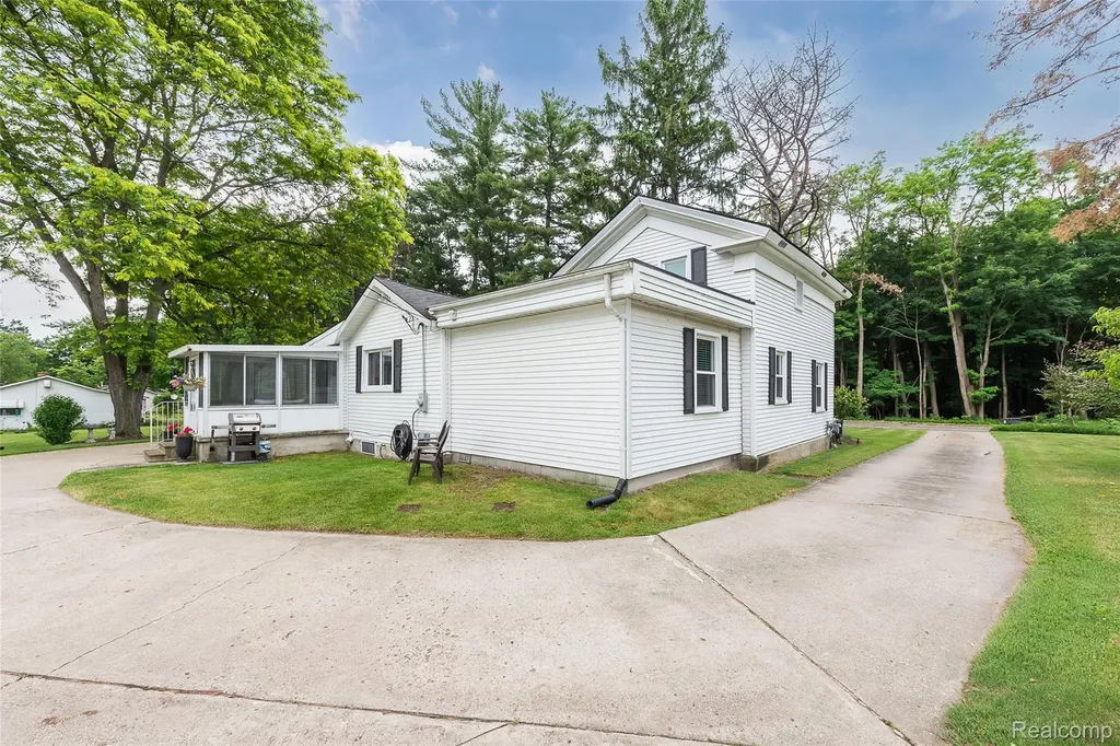 9137 Maltby Road Green Oak Township MI 48116