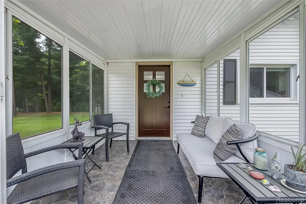 9137 Maltby Road Green Oak Township MI 48116