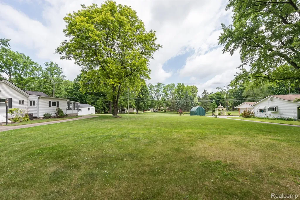 9137 Maltby Road Green Oak Township MI 48116
