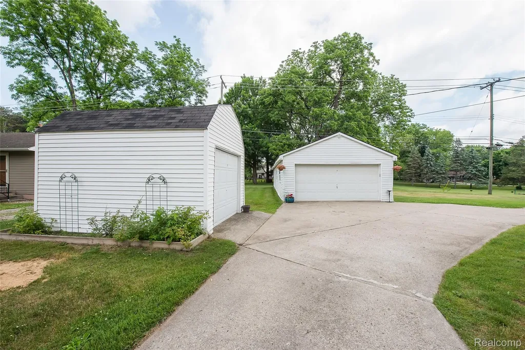9137 Maltby Road Green Oak Township MI 48116