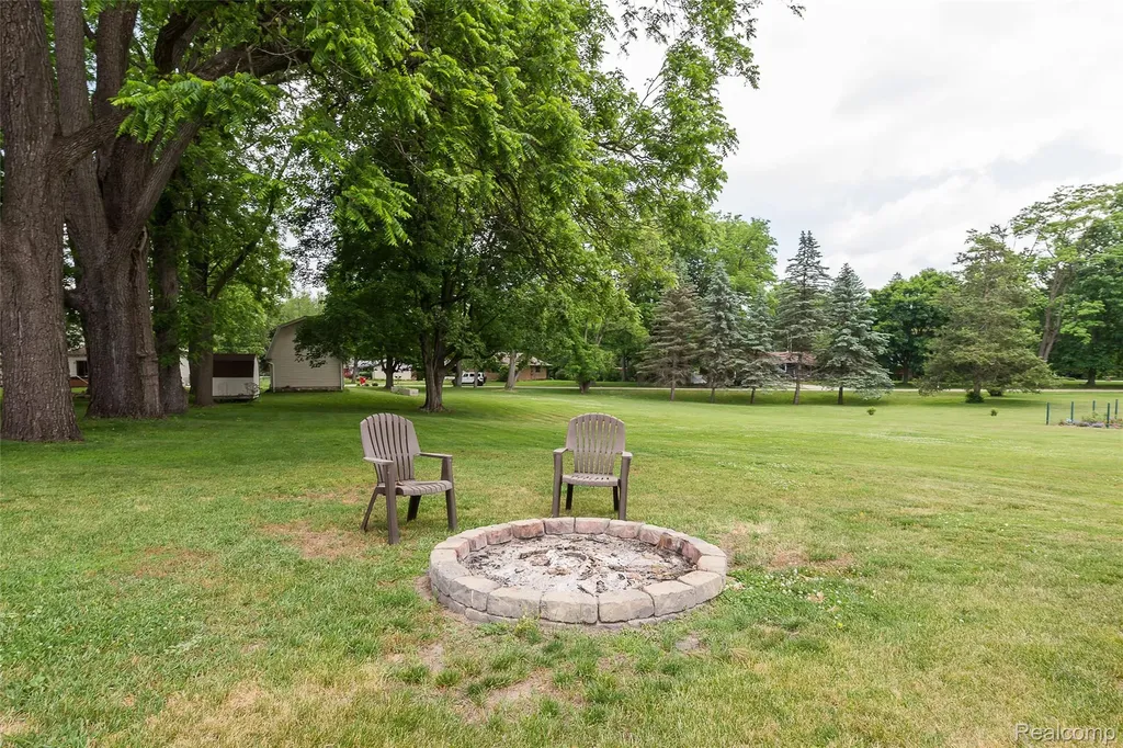 9137 Maltby Road Green Oak Township MI 48116