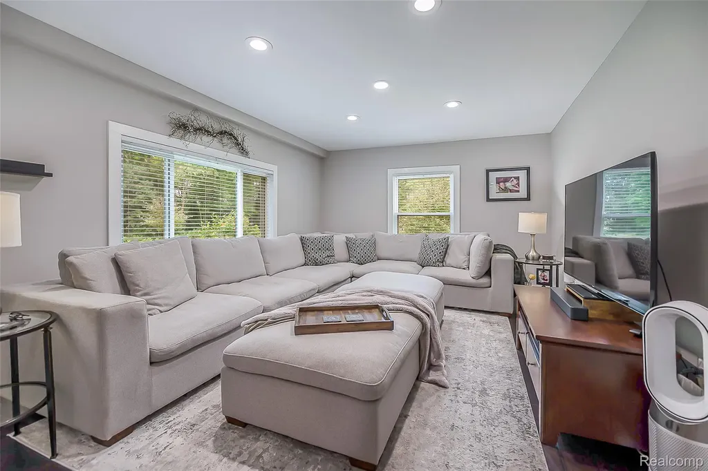 9137 Maltby Road Green Oak Township MI 48116