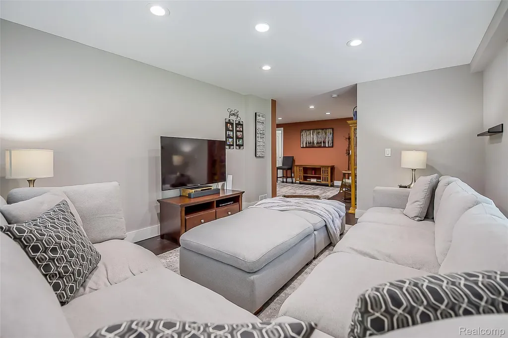 9137 Maltby Road Green Oak Township MI 48116