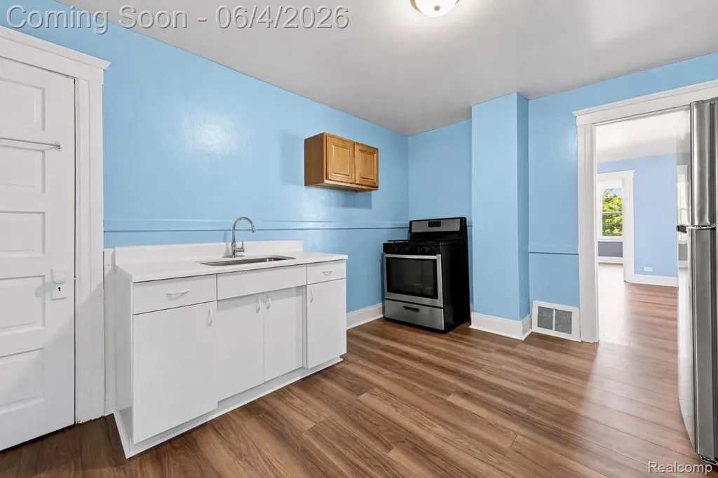 1928 Yemans Street Hamtramck City MI 48212