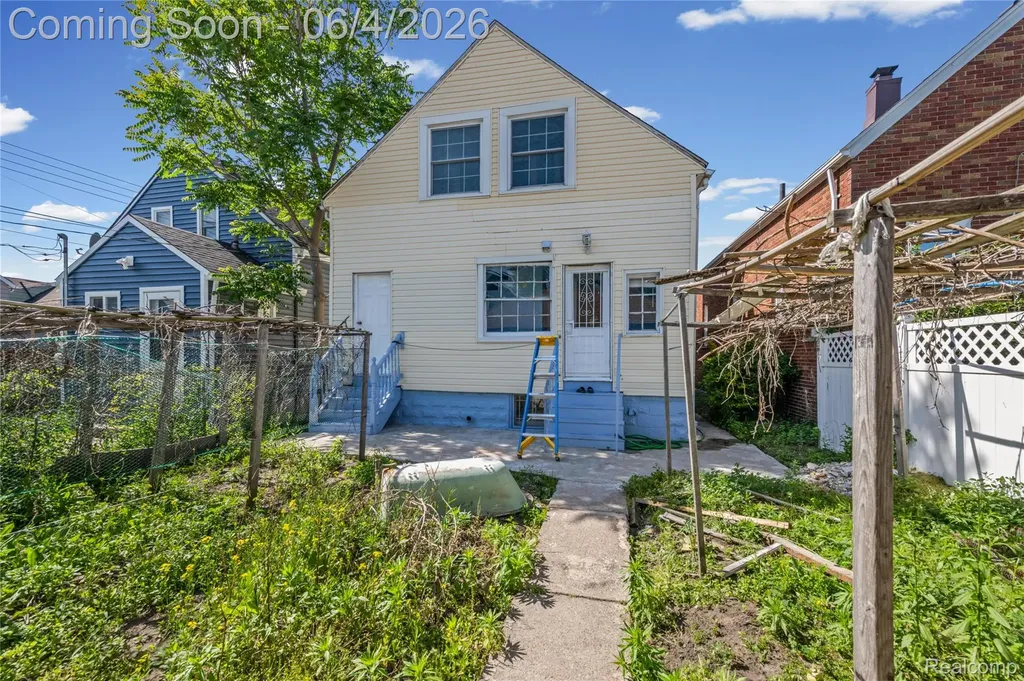1928 Yemans Street Hamtramck City MI 48212