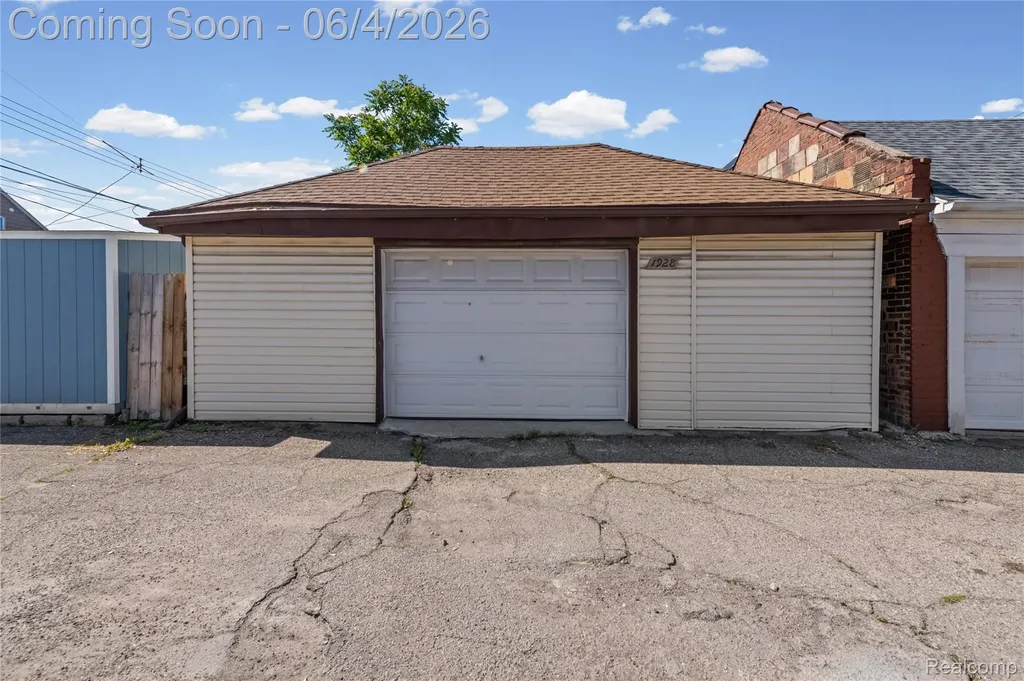 1928 Yemans Street Hamtramck City MI 48212