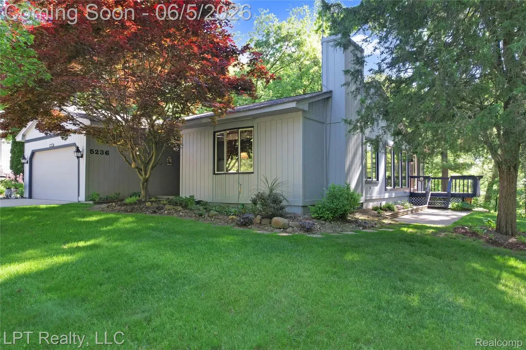 5236 Schlenker Road Hamburg Township MI 48139