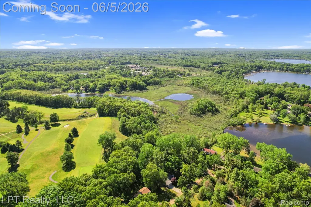 5236 Schlenker Road Hamburg Township MI 48139