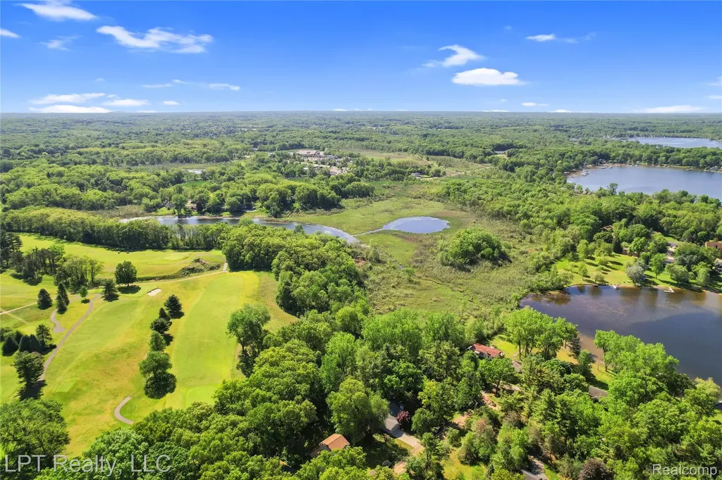 5236 Schlenker Road Hamburg Township MI 48139