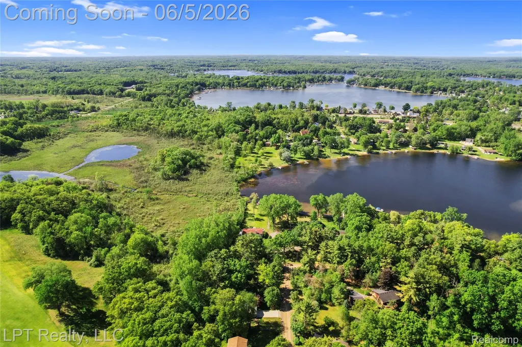 5236 Schlenker Road Hamburg Township MI 48139