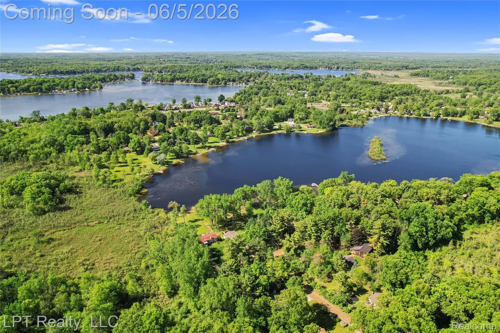 5236 Schlenker Road Hamburg Township MI 48139