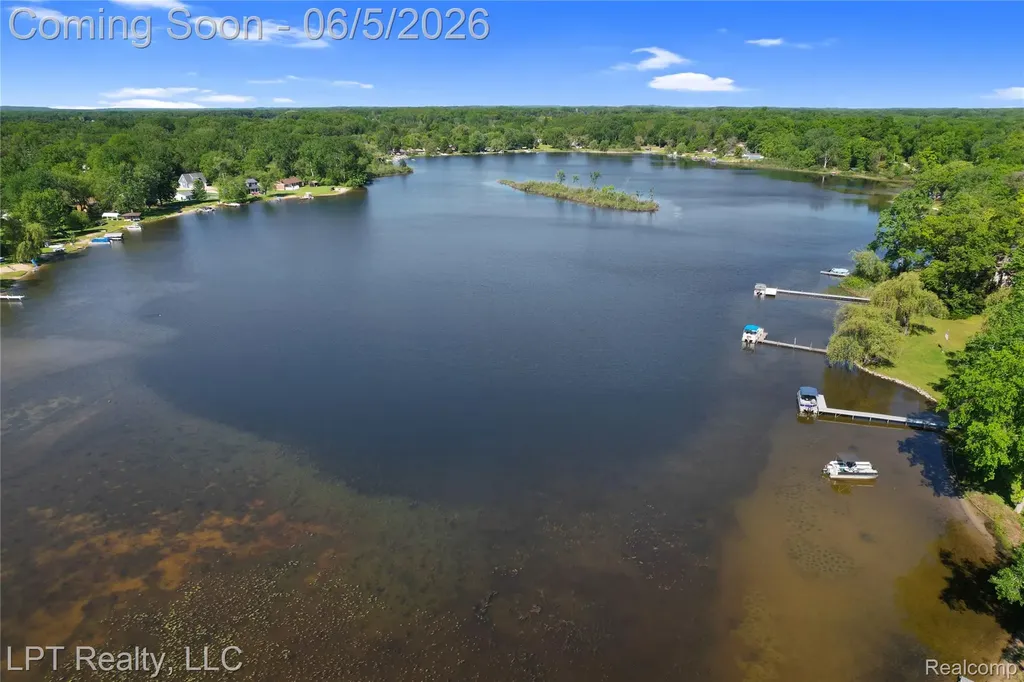 5236 Schlenker Road Hamburg Township MI 48139