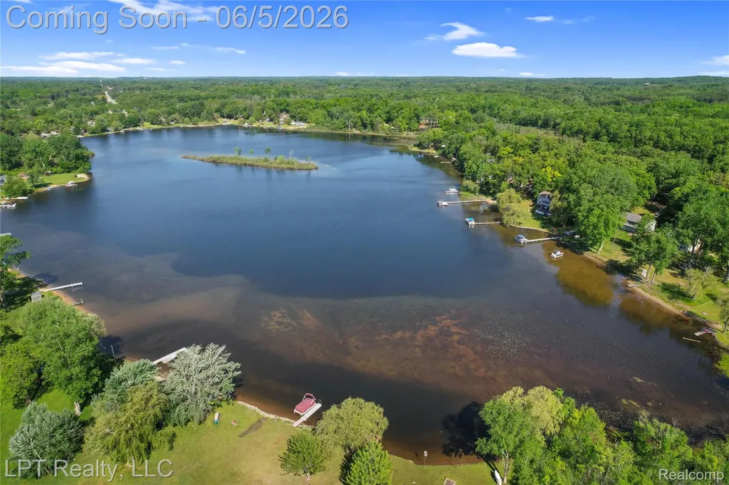 5236 Schlenker Road Hamburg Township MI 48139