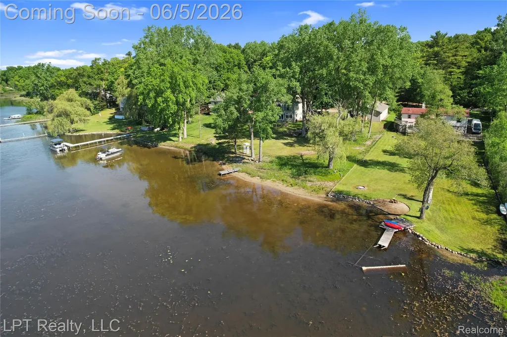 5236 Schlenker Road Hamburg Township MI 48139