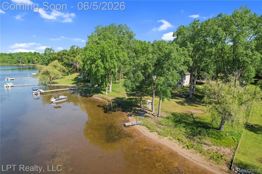 5236 Schlenker Road Hamburg Township MI 48139