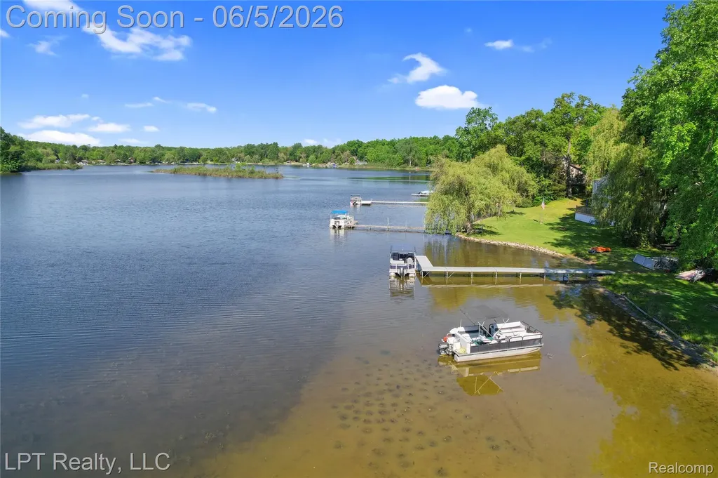 5236 Schlenker Road Hamburg Township MI 48139