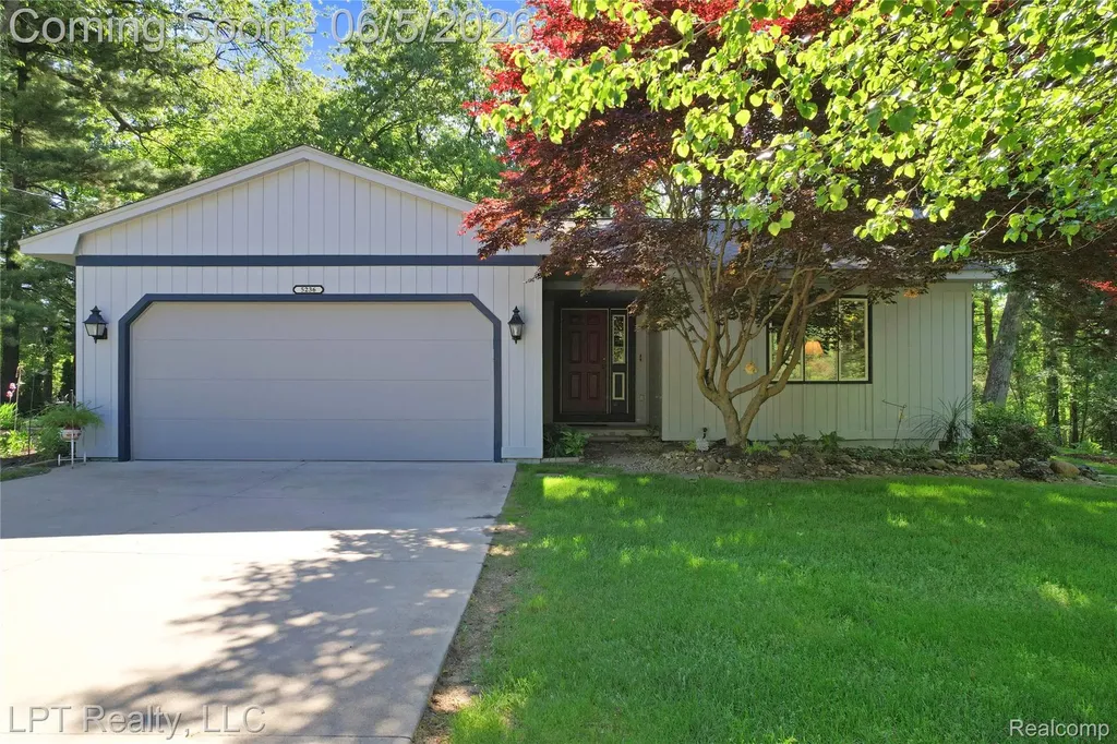 5236 Schlenker Road Hamburg Township MI 48139