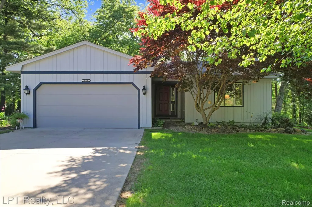 5236 Schlenker Road Hamburg Township MI 48139