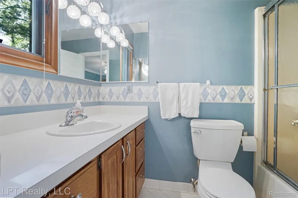 5236 Schlenker Road Hamburg Township MI 48139