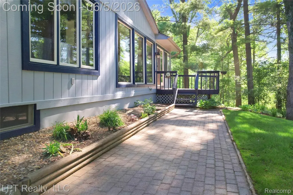 5236 Schlenker Road Hamburg Township MI 48139