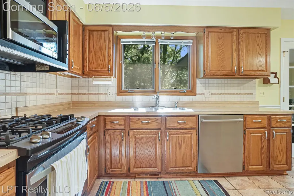 5236 Schlenker Road Hamburg Township MI 48139