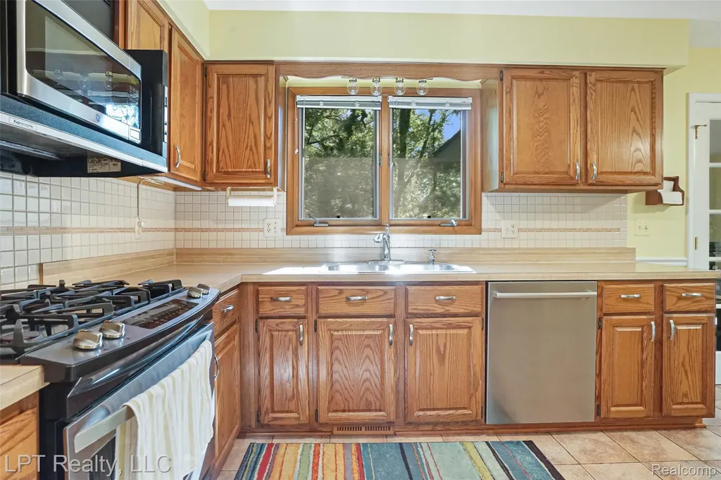 5236 Schlenker Road Hamburg Township MI 48139